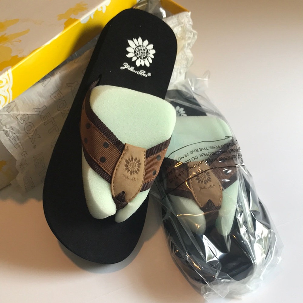 Yellow box salute brown polka dot flip flops 6.5